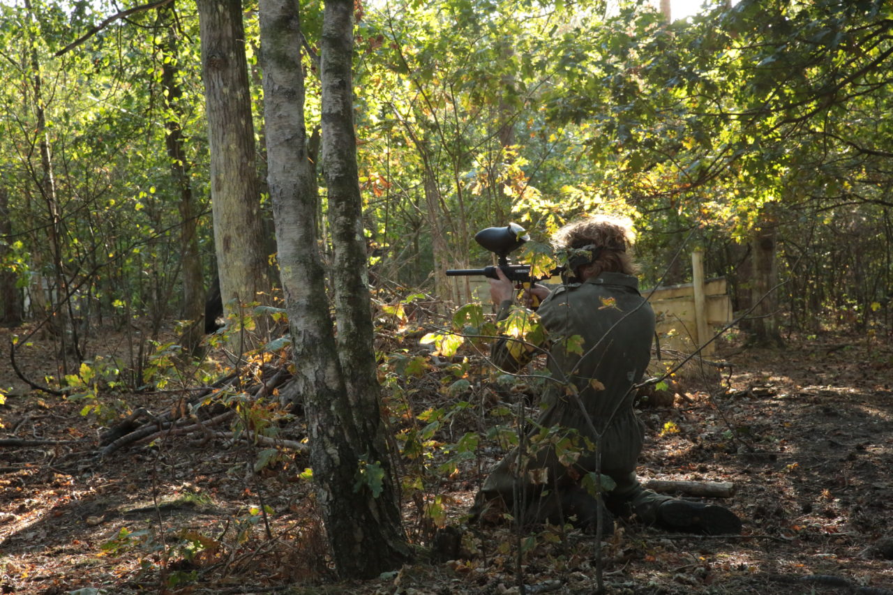 Paintballer in de bossen van Oldenzaal