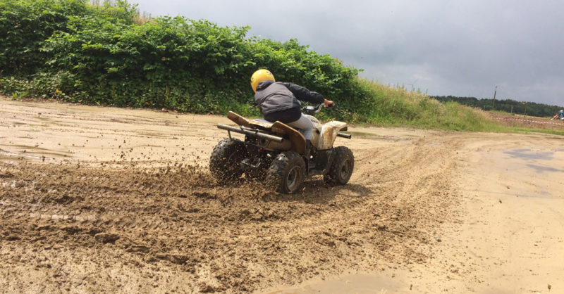 Quad rijder bij vrijgezellenfeest