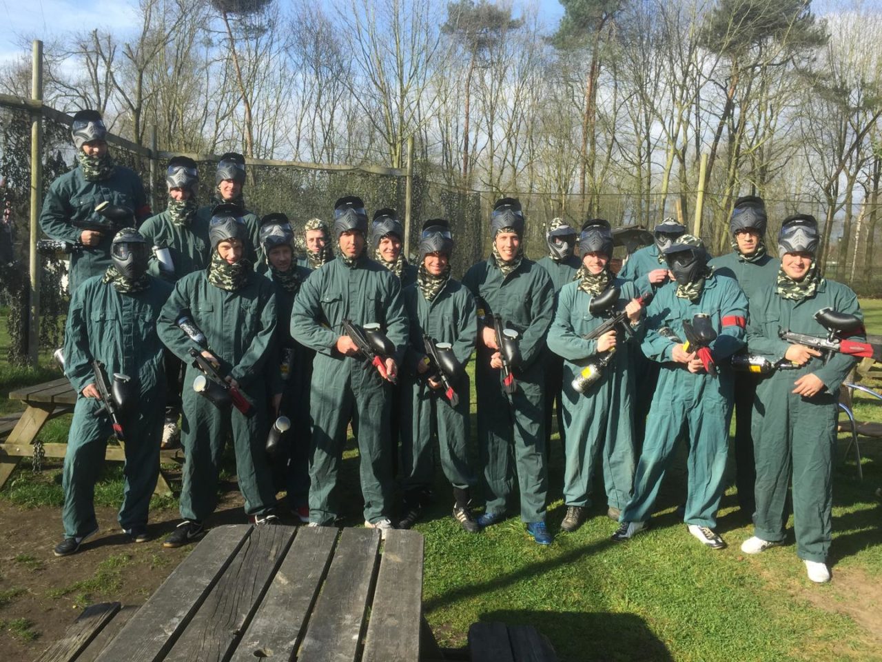 Teamwork en strategie bij paintballen in Venlo